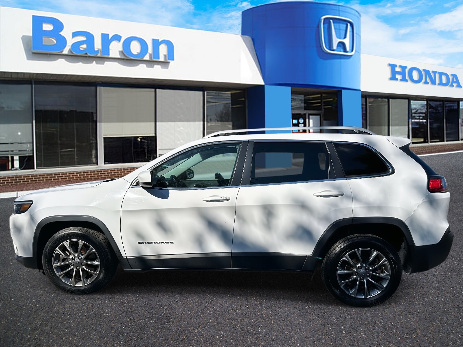 2019 Jeep Cherokee Latitude photo 2