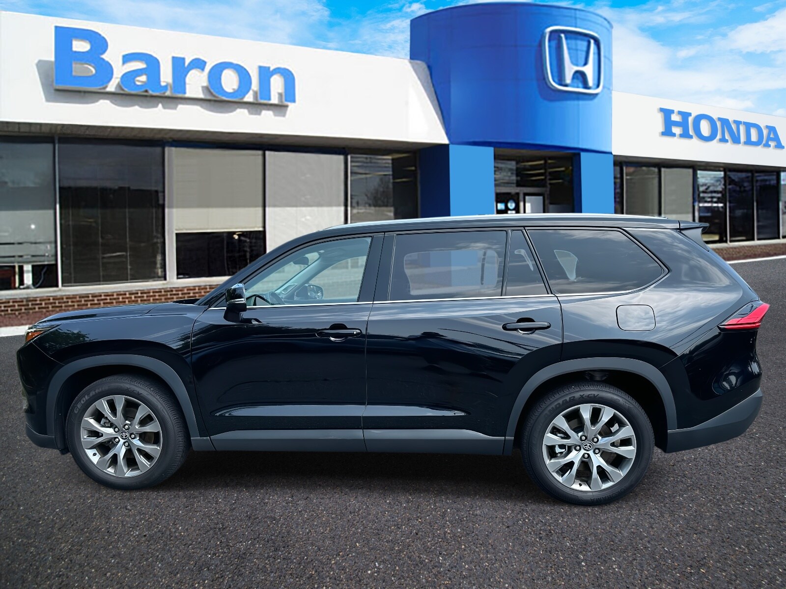 2024 Toyota Grand Highlander XLE photo 3