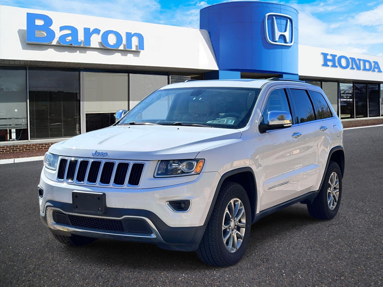 Used 2014 Jeep Grand Cherokee Limited with VIN 1C4RJFBG6EC352619 for sale in Patchogue, NY