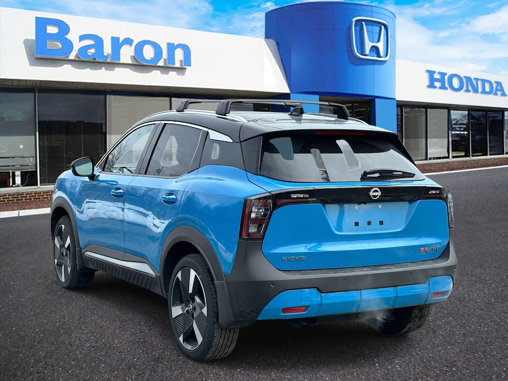 Used 2025 Nissan Kicks SR SUV