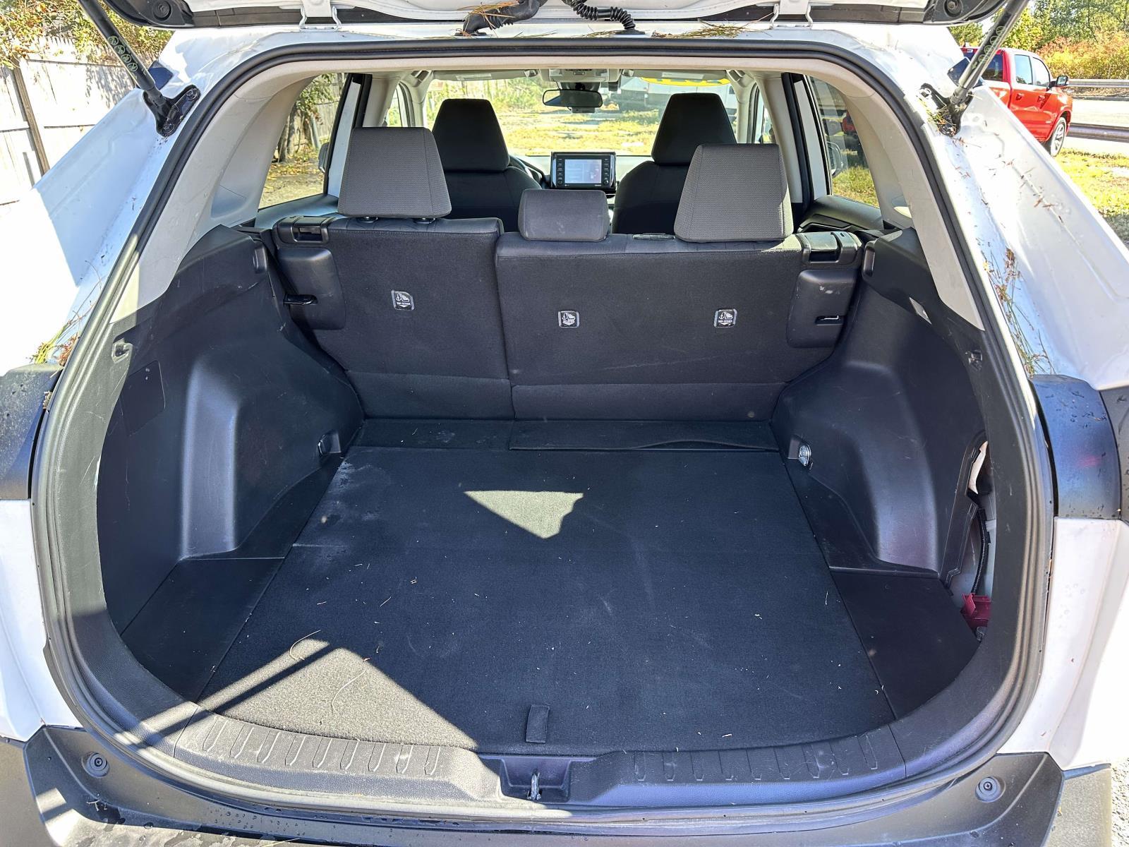 2021 Toyota RAV4 XLE - Photo 7