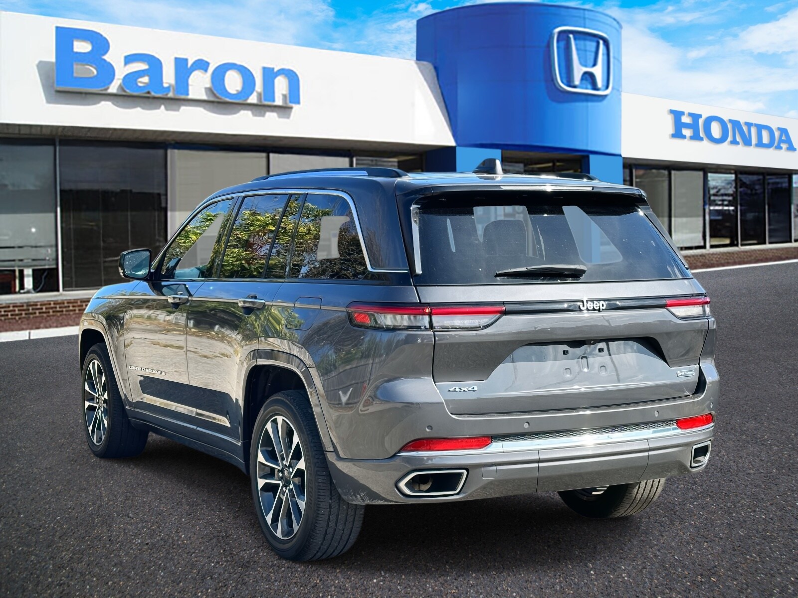 2022 Jeep Grand Cherokee Overland photo 4