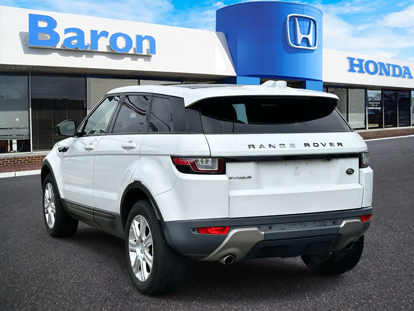 2019 Land Rover Range Rover Evoque SE photo 2