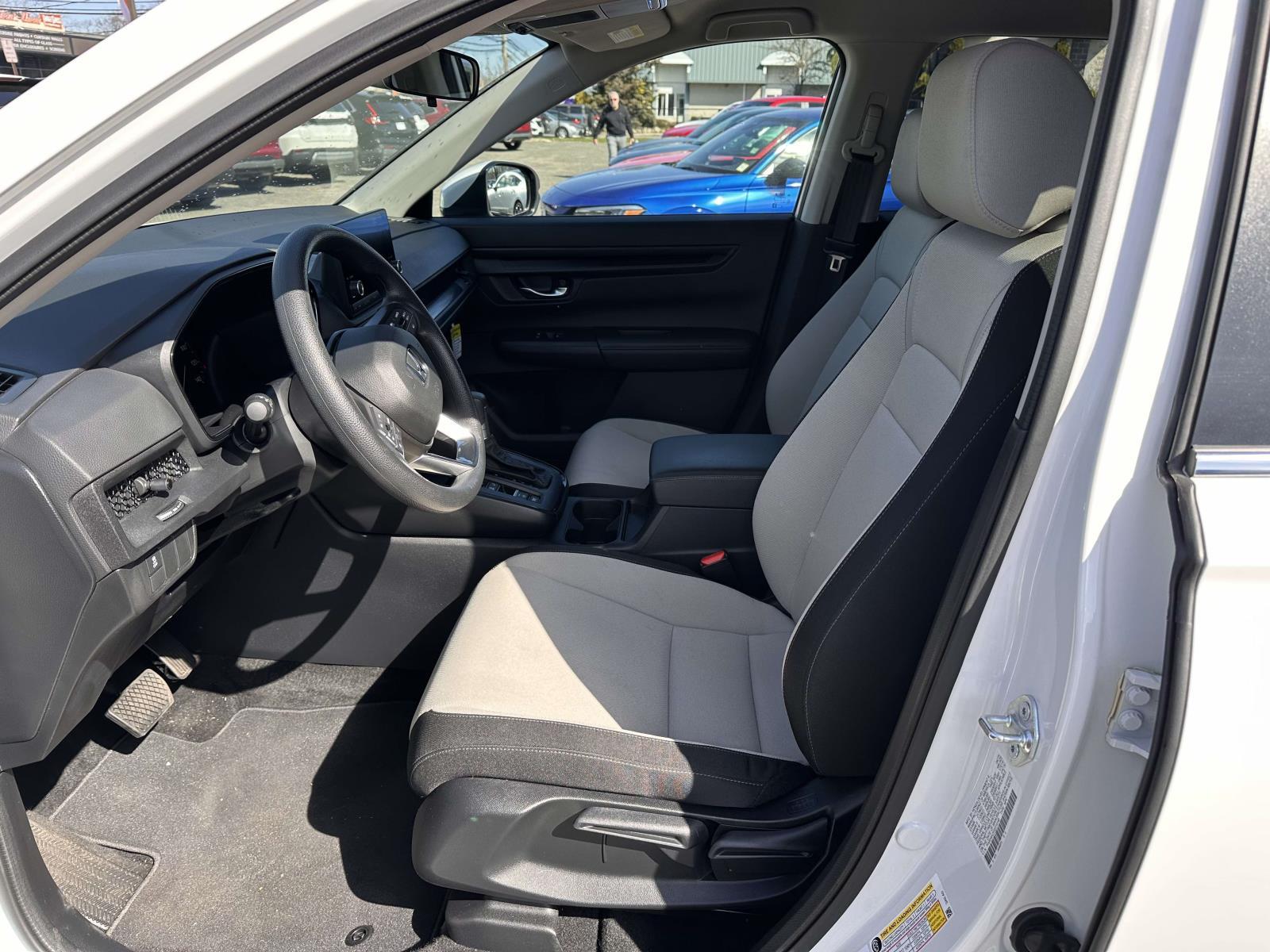 2025 Honda CR-V LX - Photo 11