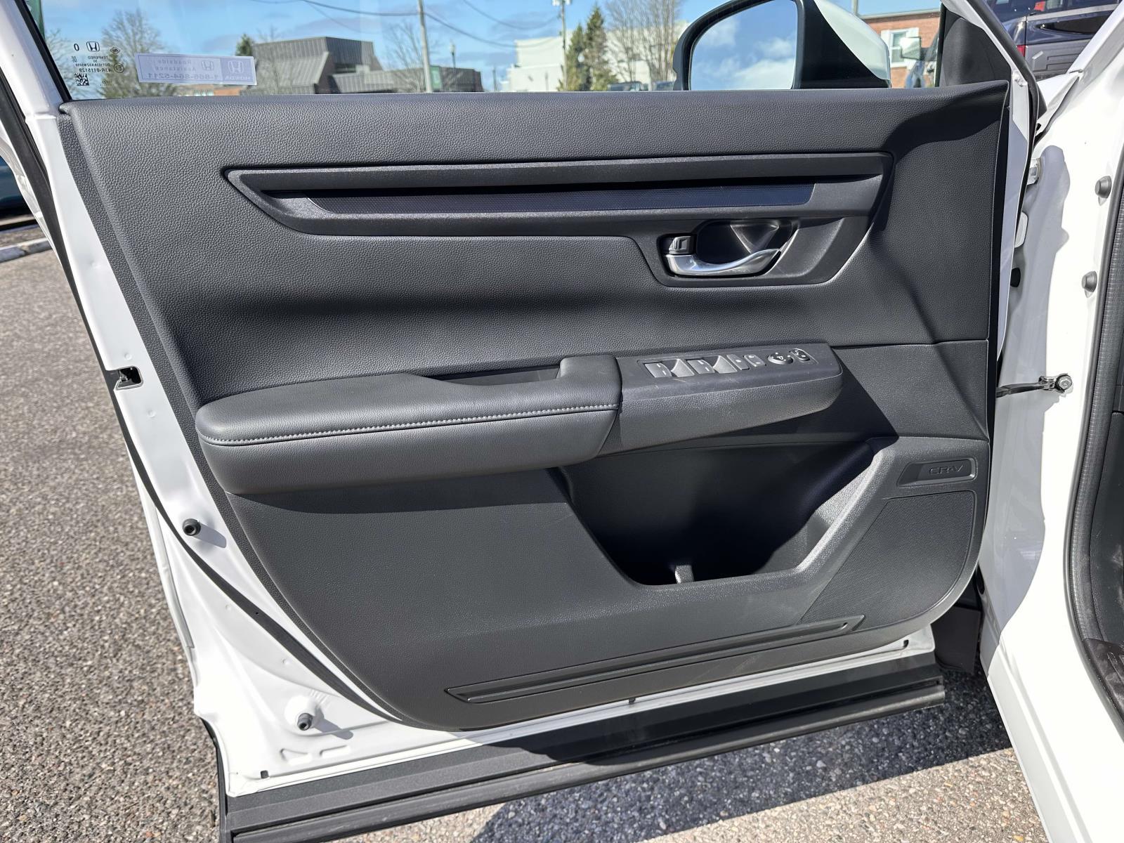 2025 Honda CR-V LX - Photo 8