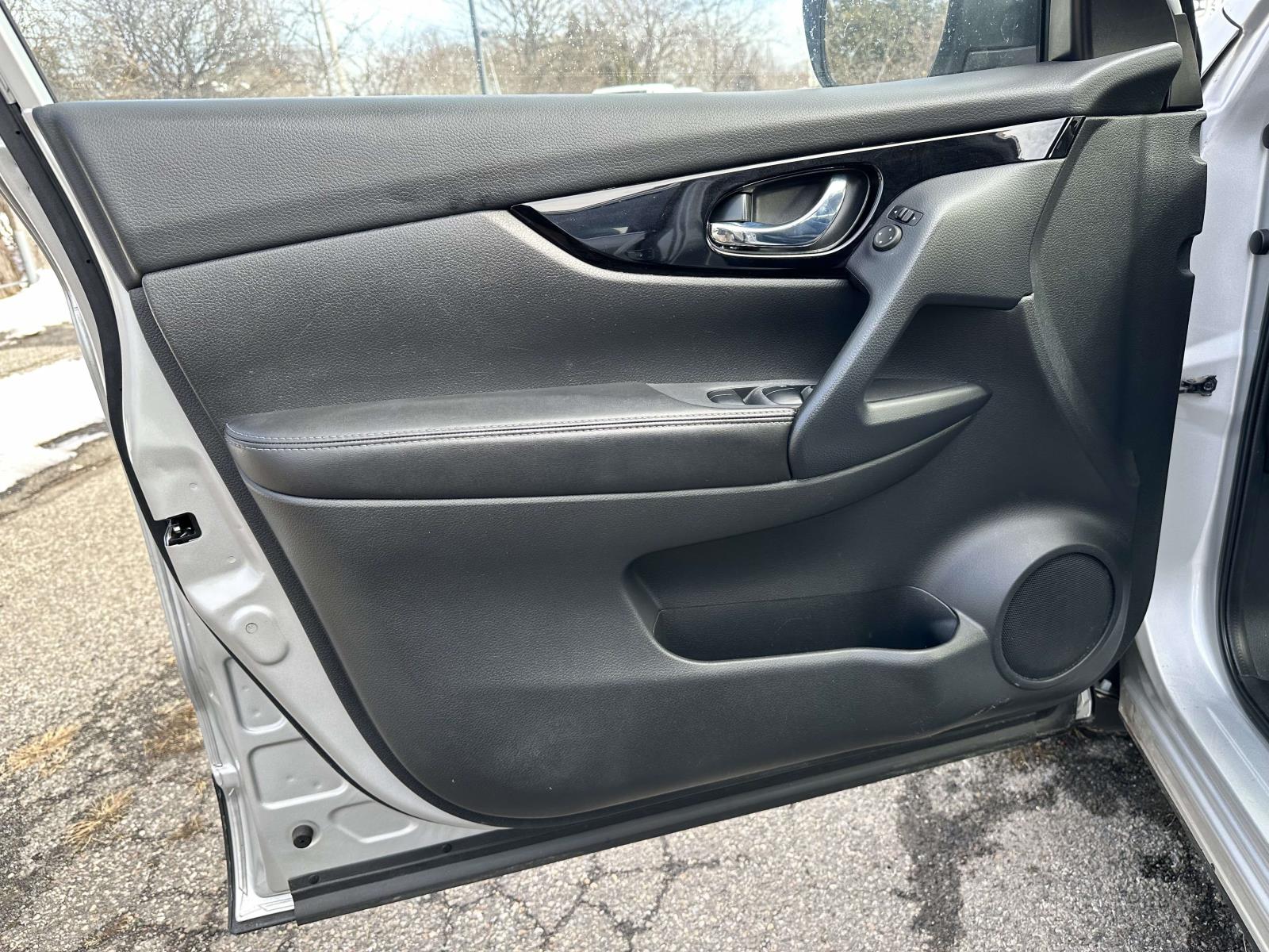 2021 Nissan Rogue Sport SV - Photo 8