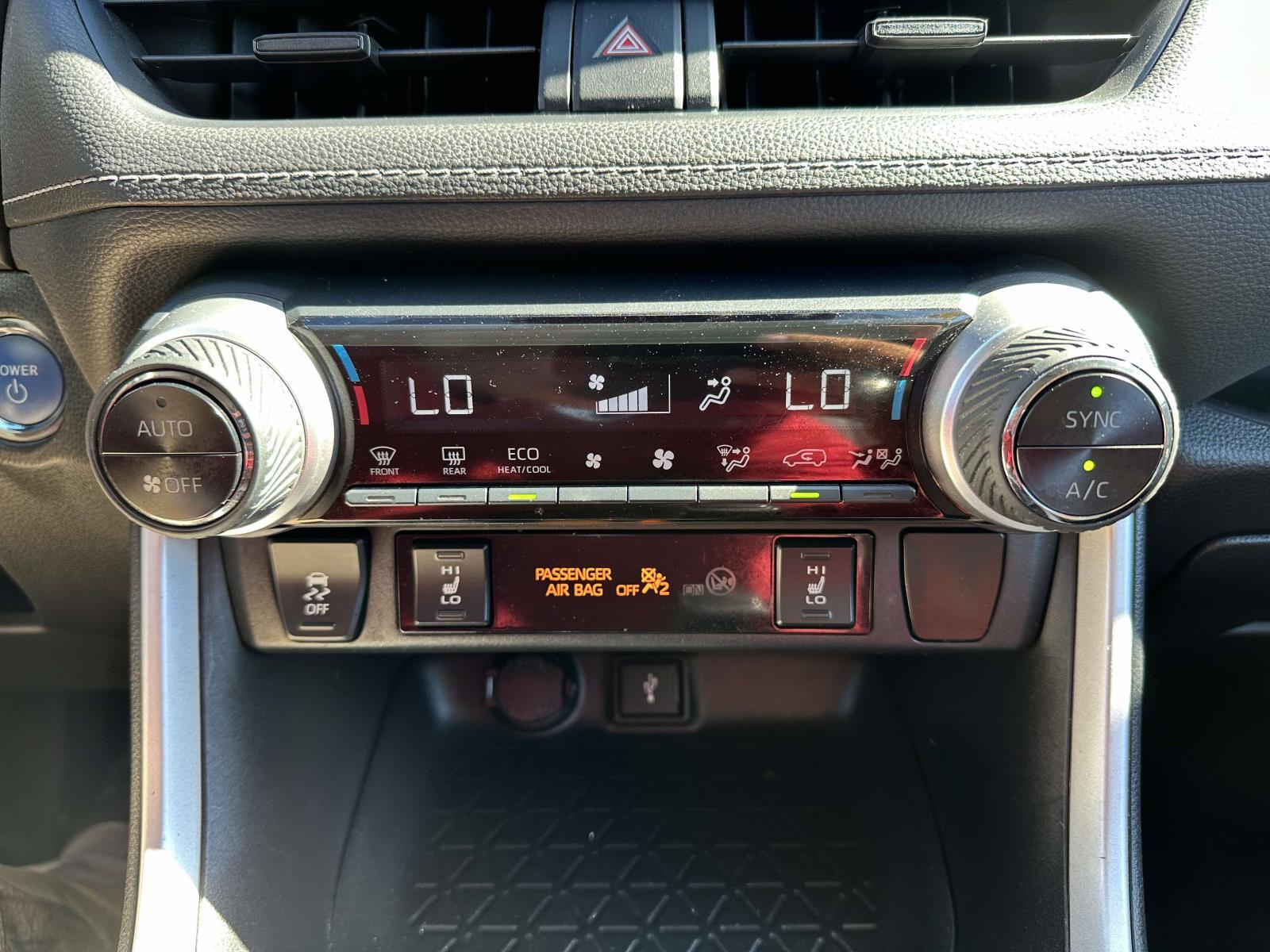 2021 Toyota RAV4 XLE - Photo 24