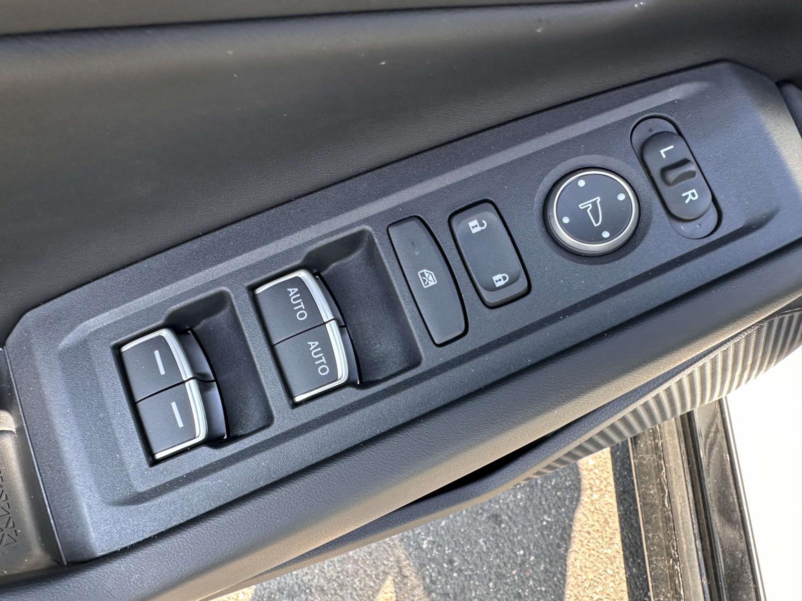 2025 Honda Accord Hybrid EX-L - Photo 9