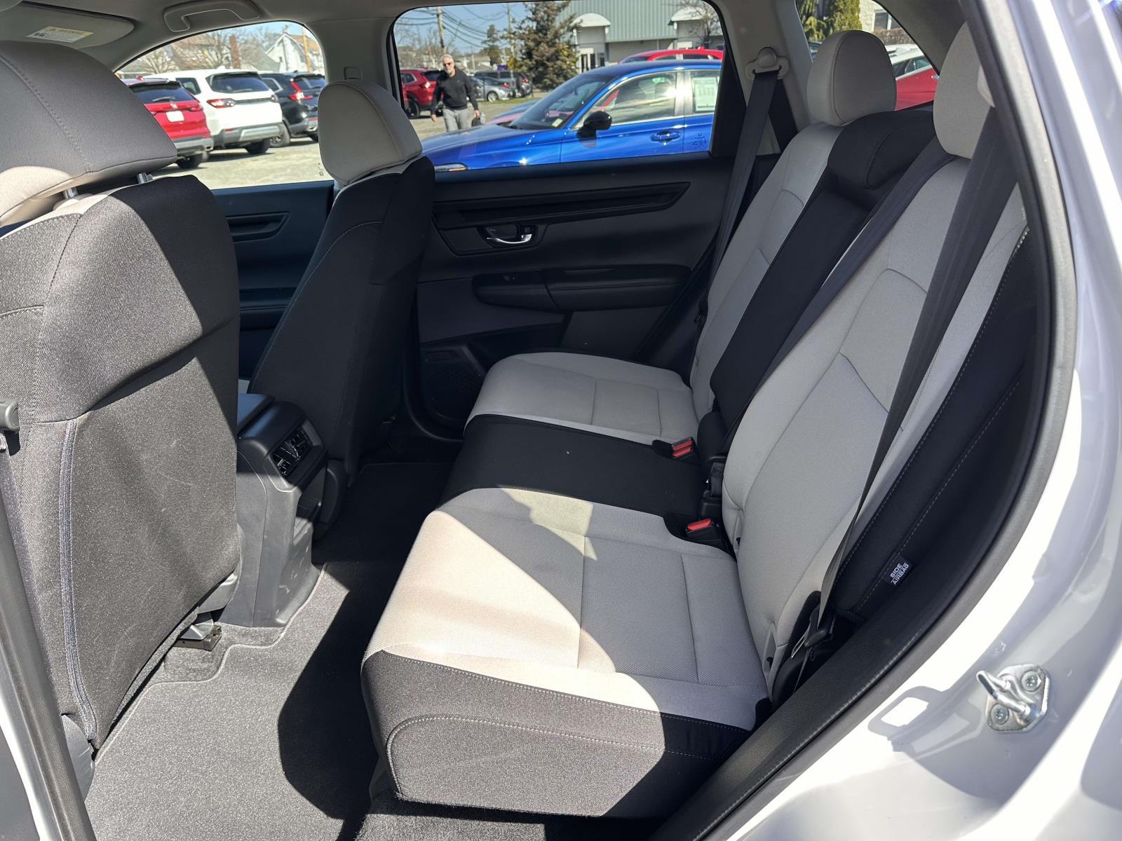 2025 Honda CR-V LX - Photo 12