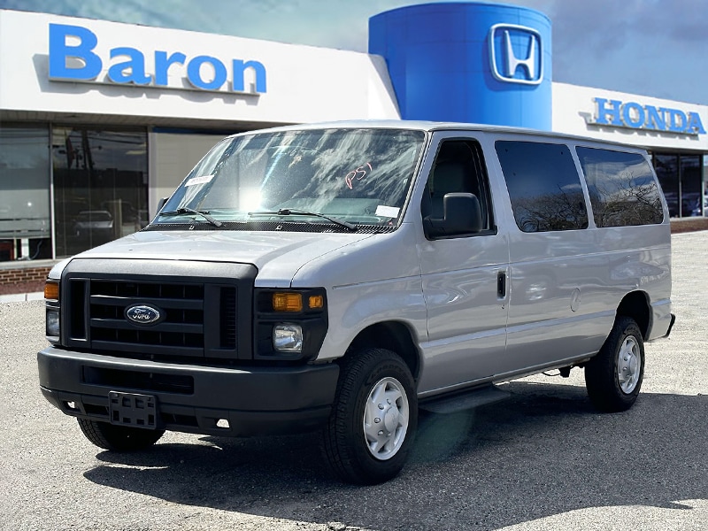 Used 2009 Ford E-Series Econoline Wagon XL with VIN 1FBNE31L29DA02425 for sale in Patchogue, NY