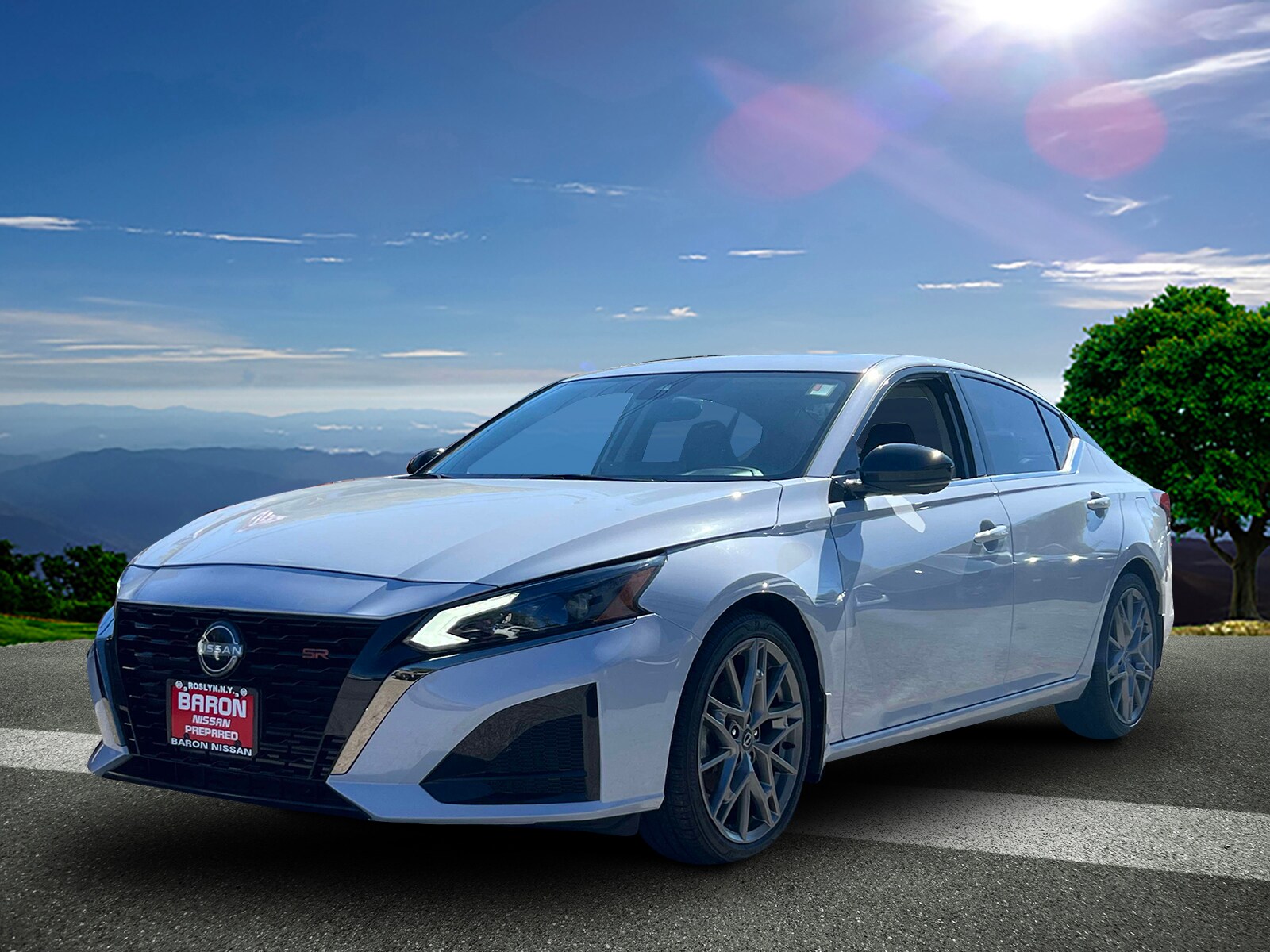 2024 Nissan Altima SR photo 2