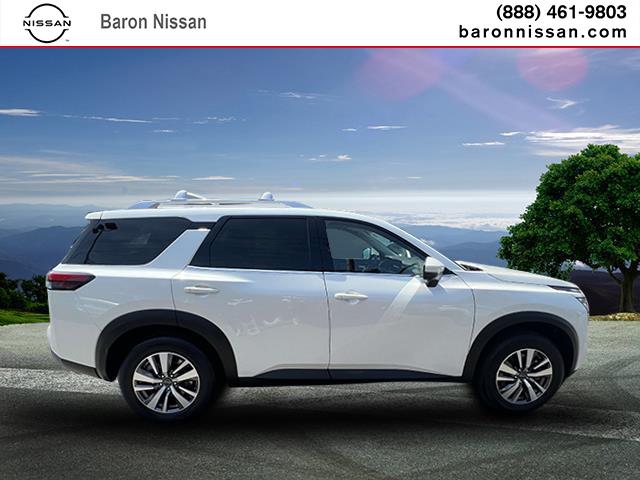 2023 Nissan Pathfinder SL photo 3