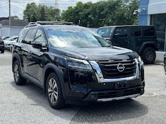 2023 Nissan Pathfinder SL SUV For Sale in Greenvale, NY