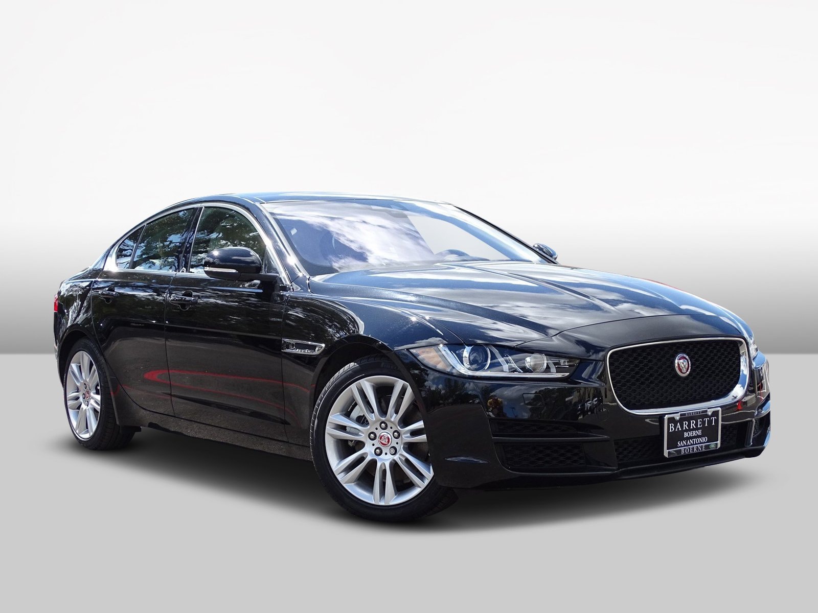 2019 Jaguar XE 25t Prestige's photo
