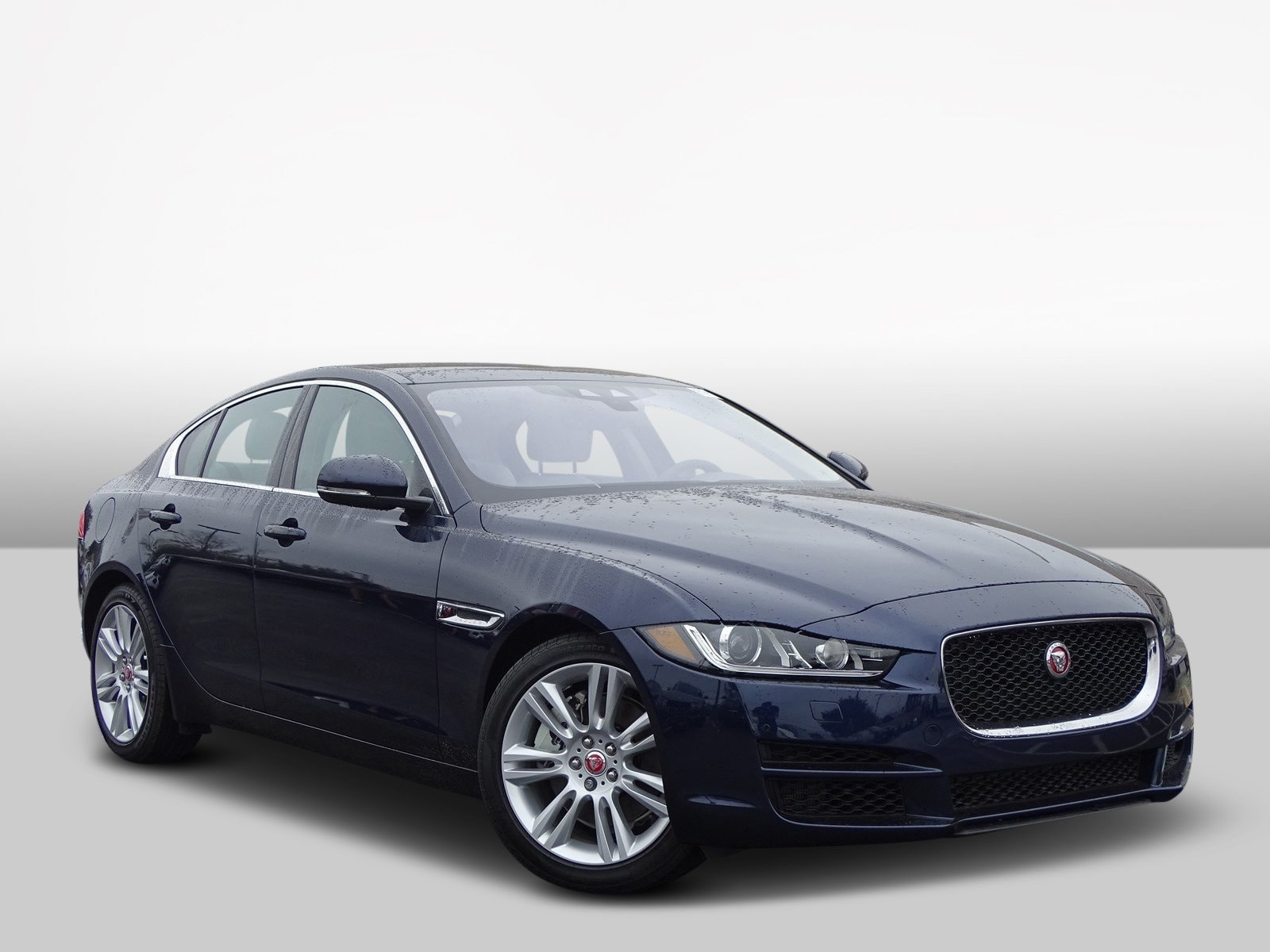 2019 Jaguar XE 25t Prestige's photo