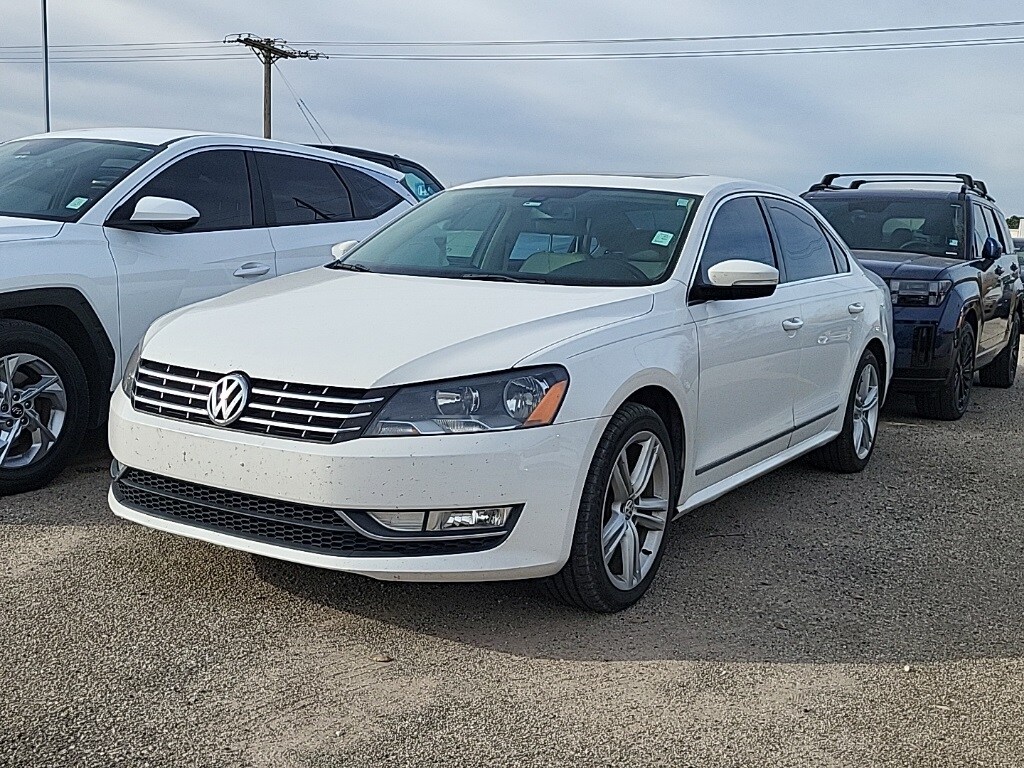 Used 2013 Volkswagen Passat 2.0L TDI SE w/Sunroof/Navigation Sedan