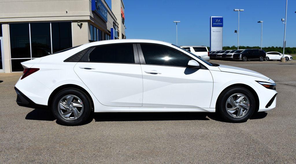 New 2026 Hyundai Elantra SE Sedan