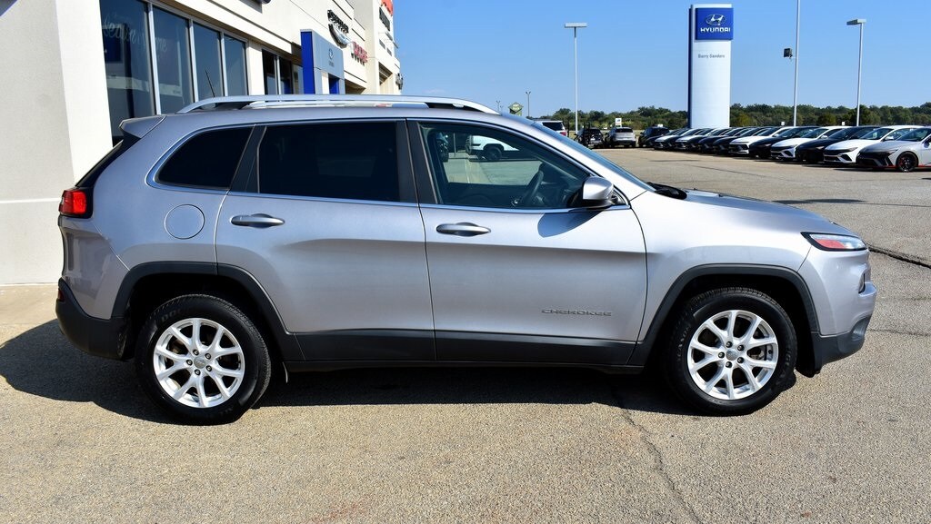 2018 Jeep Cherokee Latitude photo 2