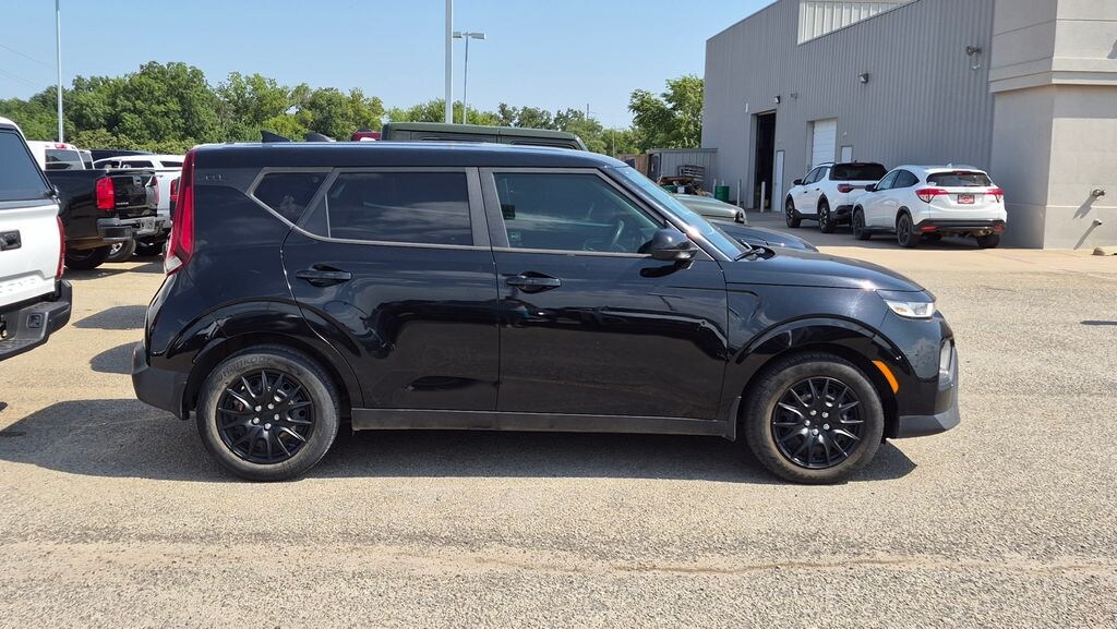 Used 2022 Kia Soul LX Hatchback