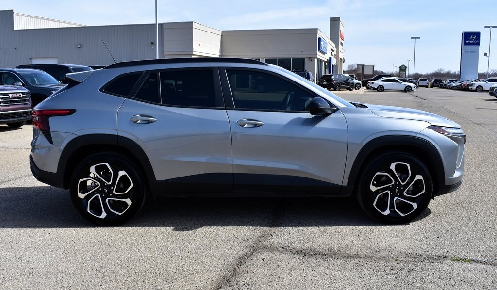 Used 2025 Chevrolet Trax 2RS SUV