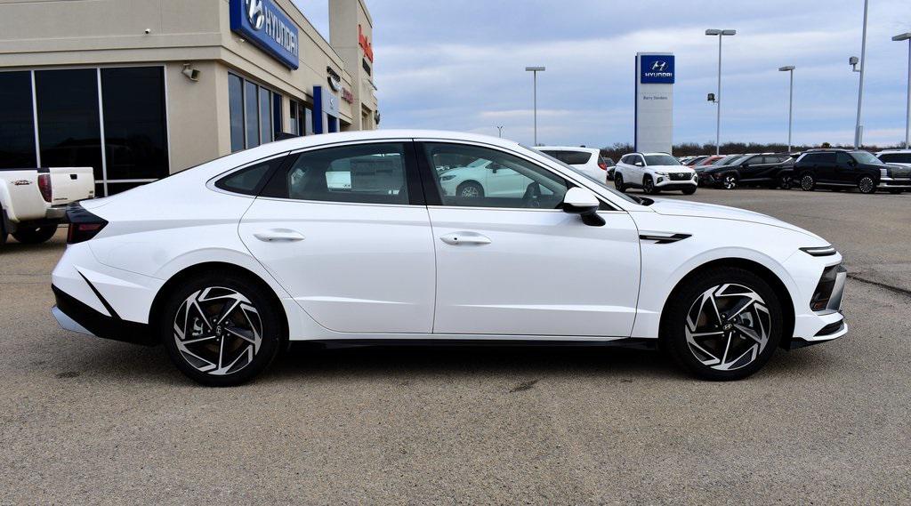 2026 Hyundai Sonata SEL Sport photo 2