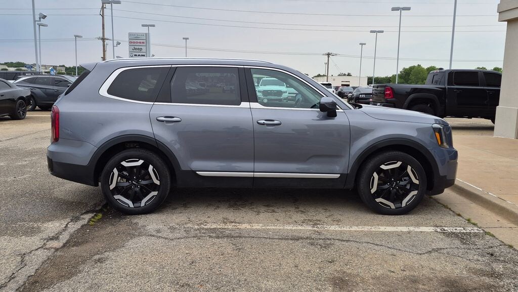 Used 2025 Kia Telluride S SUV