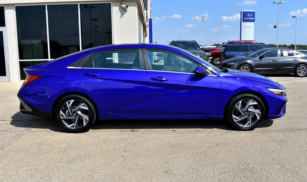 2025 Hyundai Elantra Hybrid Limited photo 2