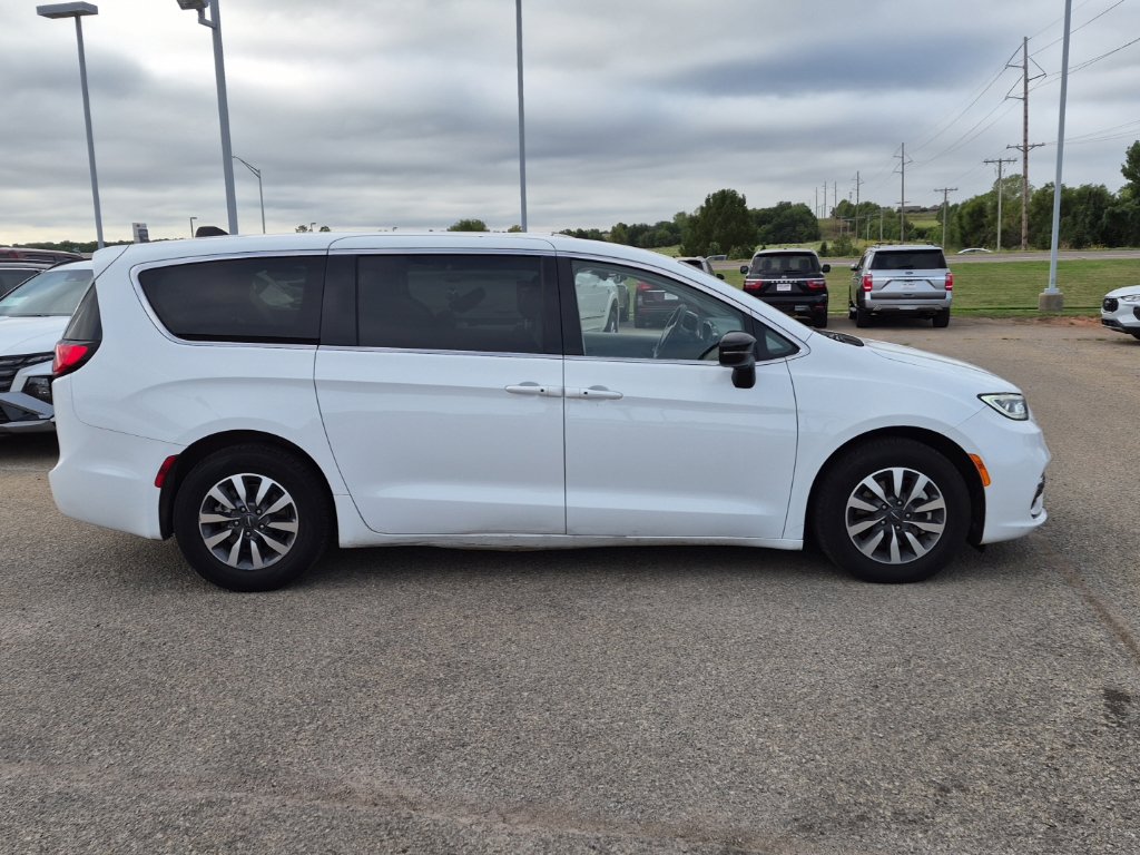 Used 2024 Chrysler Pacifica Plug-In Hybrid Select Van Passenger Van