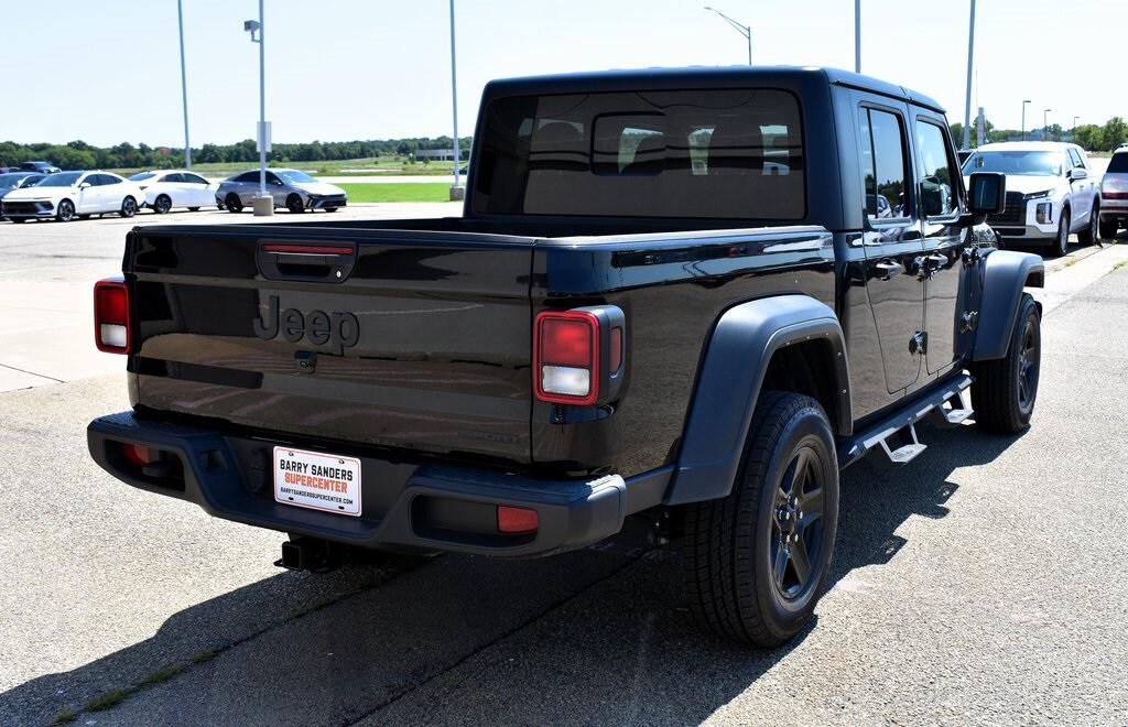 2021 Jeep Gladiator Sport S photo 2