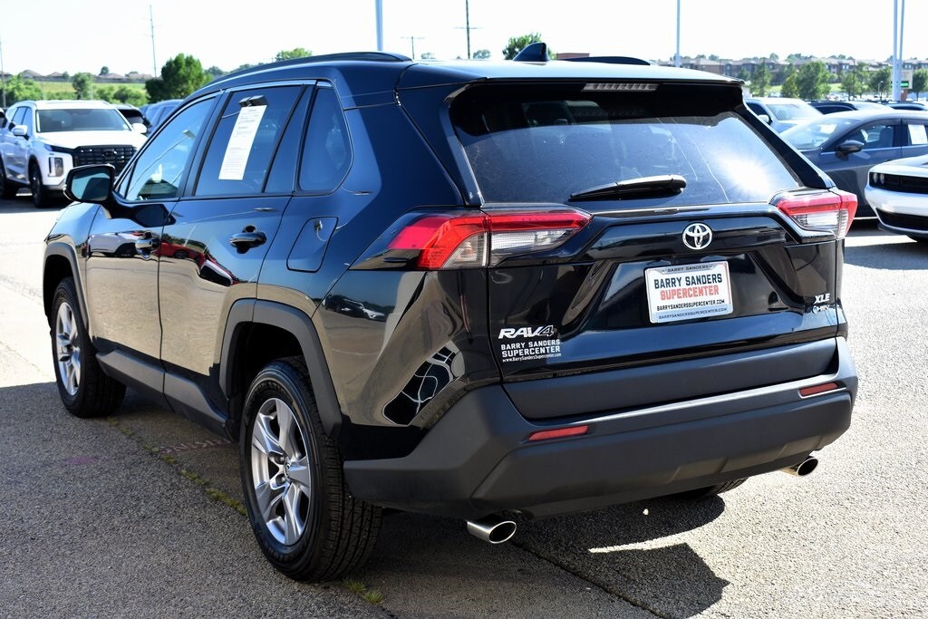 2025 Toyota RAV4 Hybrid XLE photo 3