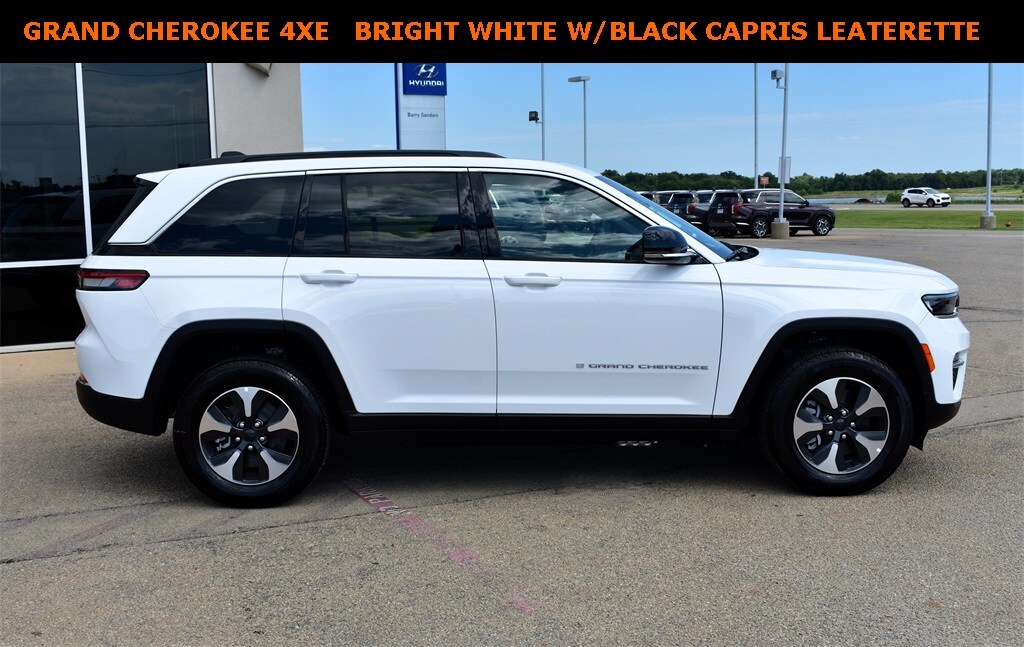 2024 Jeep Cherokee Sport photo 2