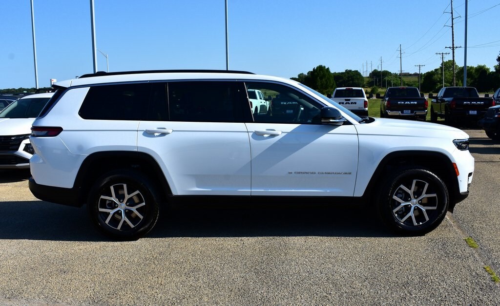 2025 Jeep Grand Cherokee Limited photo 3