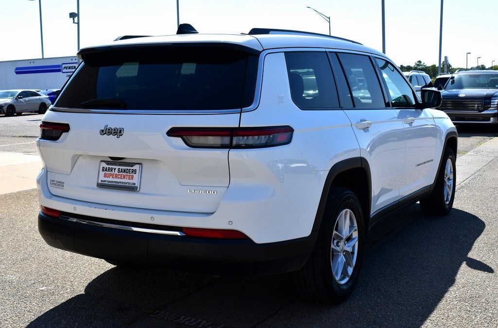 2023 Jeep Grand Cherokee Laredo photo 3