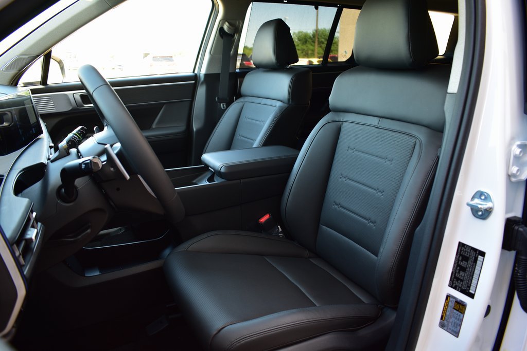 2025 Hyundai Santa Fe Limited - Photo 18