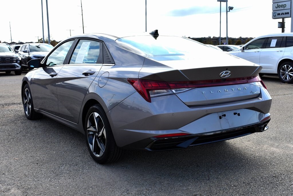2023 Hyundai Elantra Limited photo 4