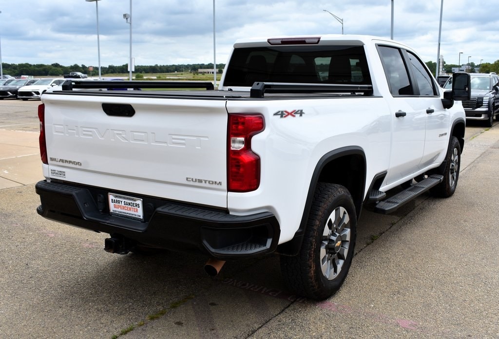 2022 Chevrolet Silverado 2500HD Custom photo 3