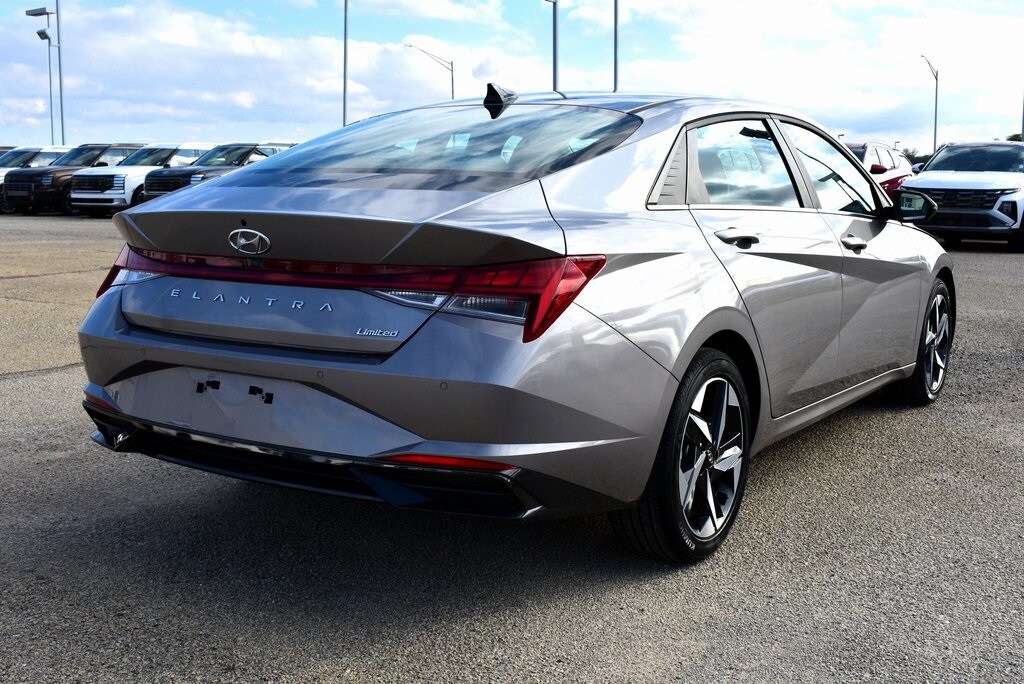 2023 Hyundai Elantra Limited photo 3