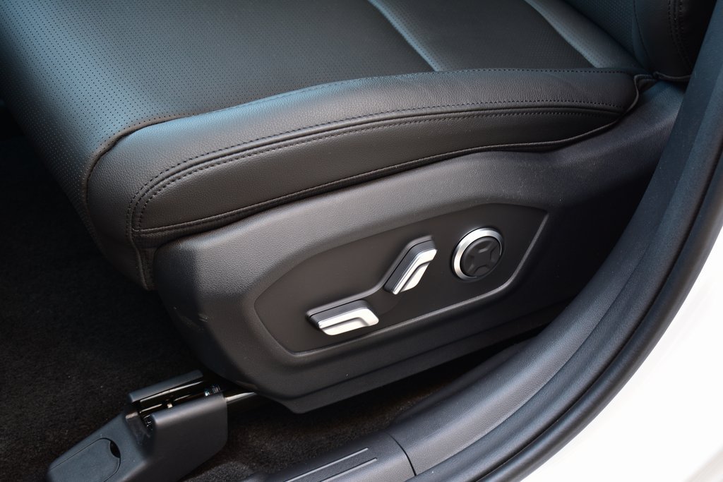 2025 Hyundai Santa Fe Limited - Photo 19