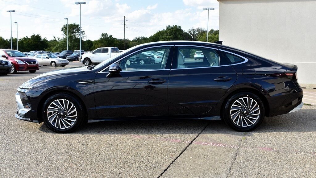 2025 Hyundai Sonata Hybrid SEL photo 3