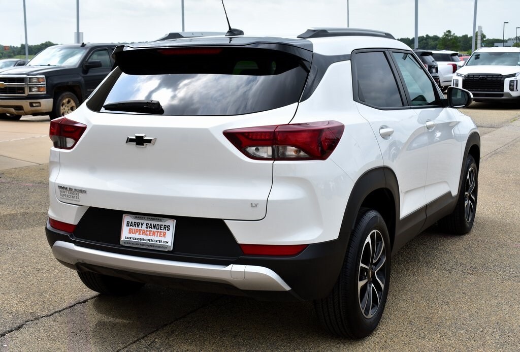 2025 Chevrolet Trailblazer LT photo 2
