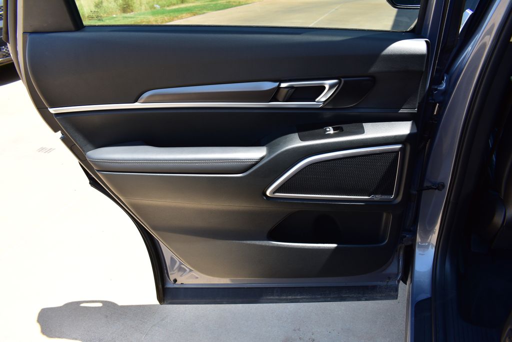 2025 Kia Telluride S - Photo 18