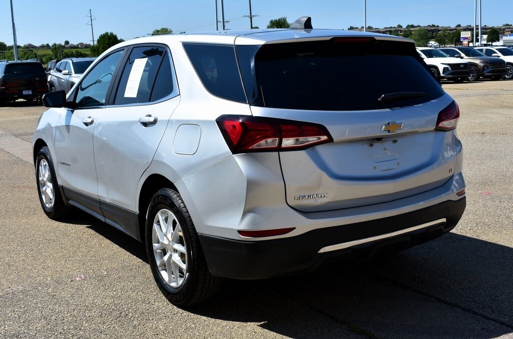 2022 Chevrolet Equinox LT photo 2