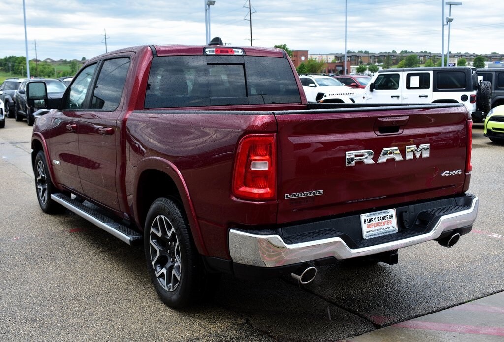 2025 Ram 1500 Laramie photo 3