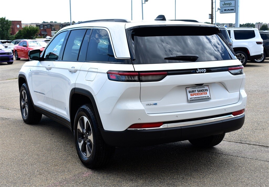 2024 Jeep Cherokee Sport photo 3
