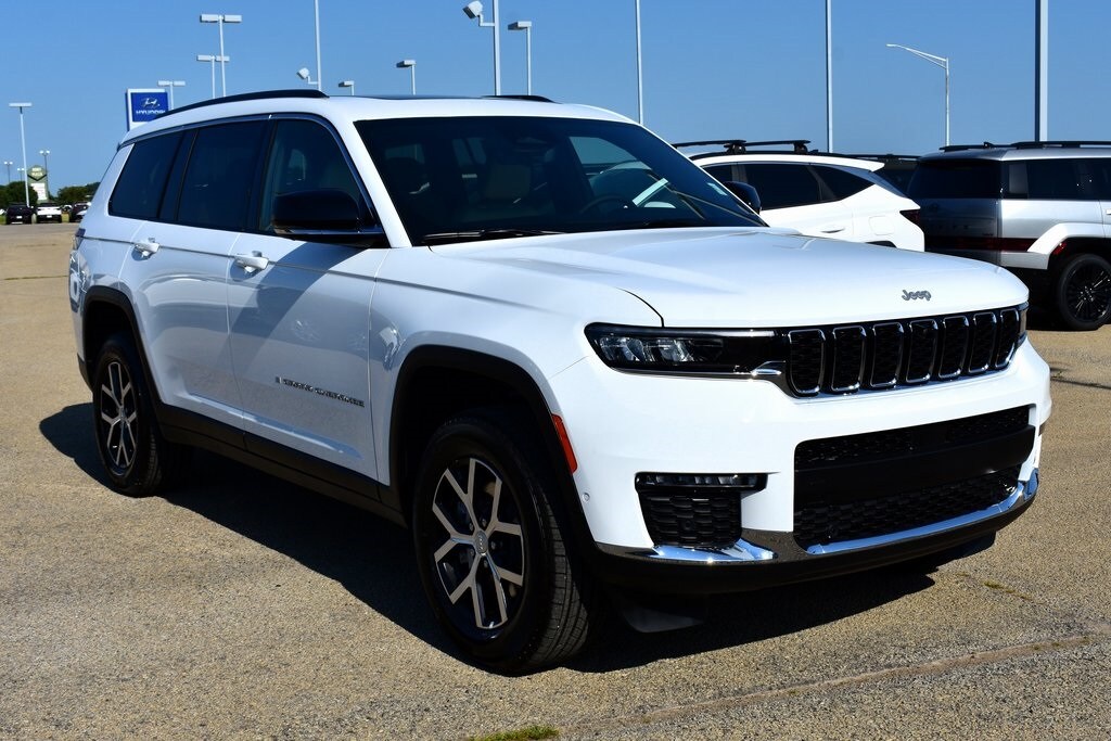 2025 Jeep Grand Cherokee Limited photo 2