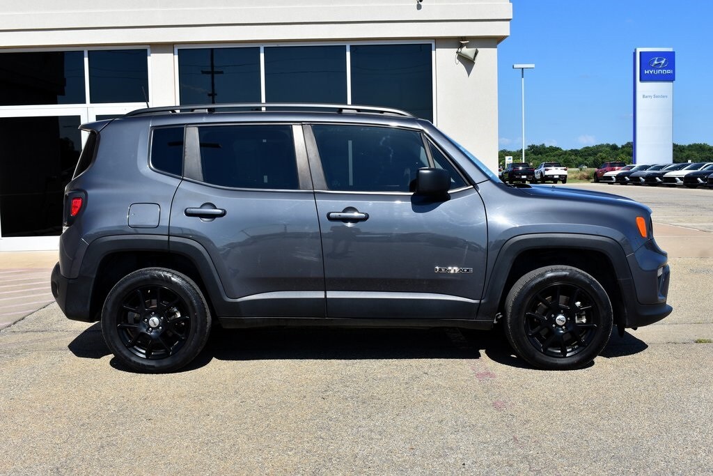 2022 Jeep Renegade Latitude photo 2