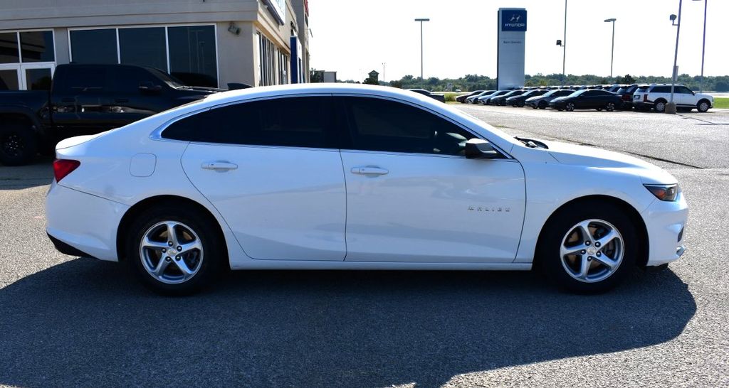 Used 2018 Chevrolet Malibu 1FL with VIN 1G1ZC5ST1JF224159 for sale in Stillwater, OK