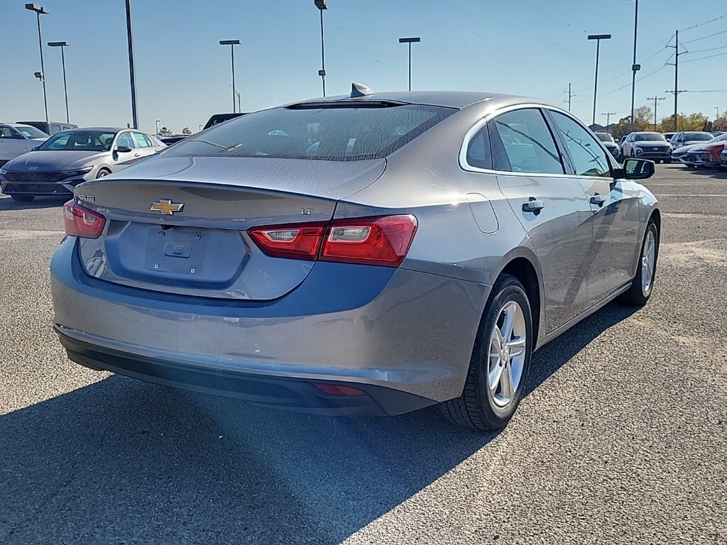 2023 Chevrolet Malibu 1LT photo 3