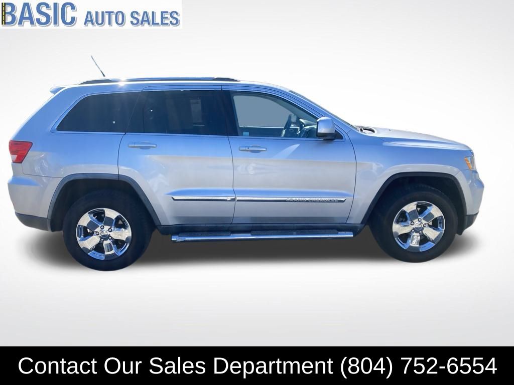 2011 Jeep Grand Cherokee Laredo photo 4