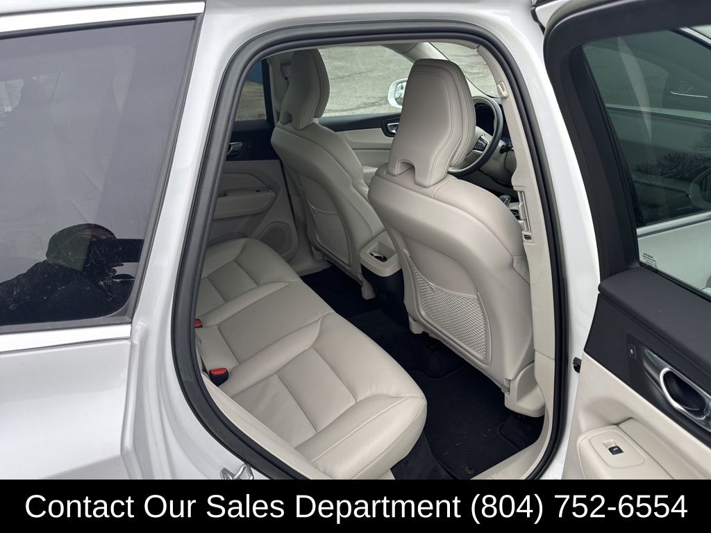 2023 Volvo XC60 Plus - Photo 14